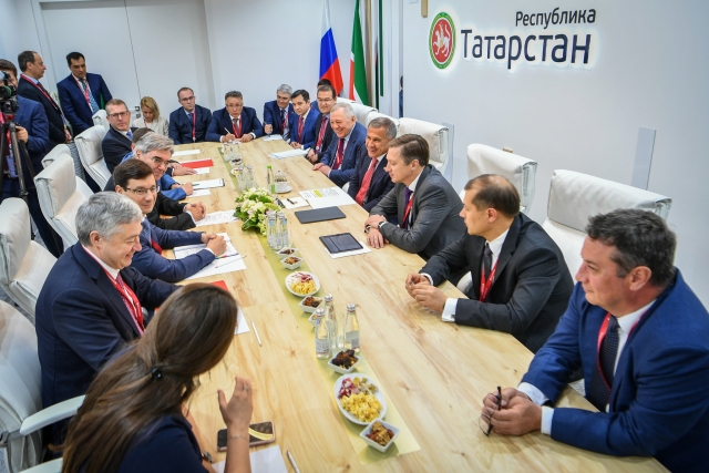 Работа делегации Татарии на Петербургском международном экономическом форуме 