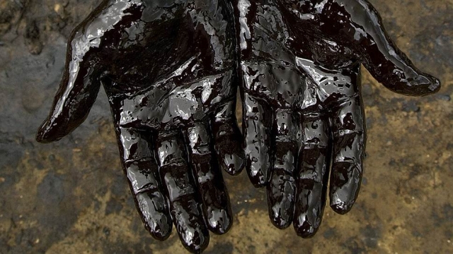 Нефть закрепилась ниже психологического уровня $60