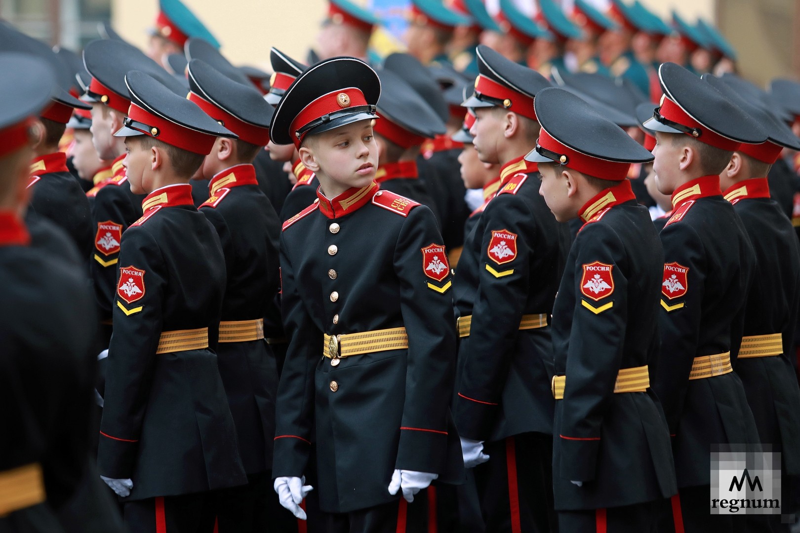 Военное училище нижний новгород. Кадеты суворовцы и нахимовцы. Суворовское училище и суворовцы. Суворовское военное училище форма. Суворовское военное училище в Санкт-Петербурге.