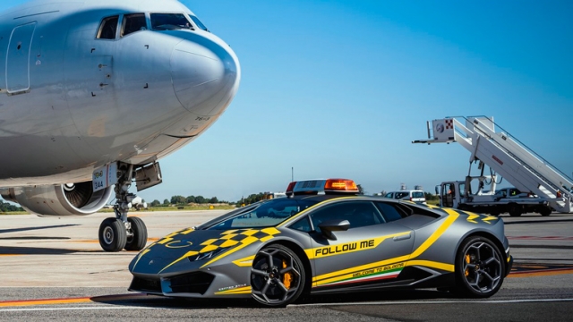 Парк итальянского аэропорта пополнился спецверсией Lamborghini