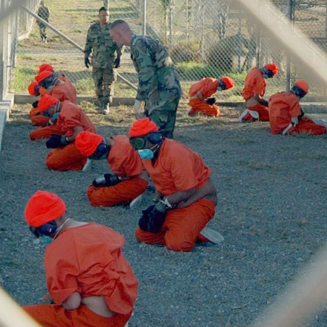 Пытки заключенных в американской тюрьме Гуантанамо на Кубе