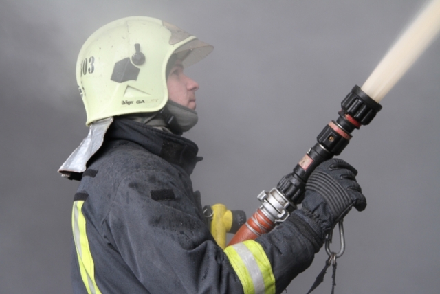 Пожар в многоквартирном доме: томские огнеборцы спасли 50 человек