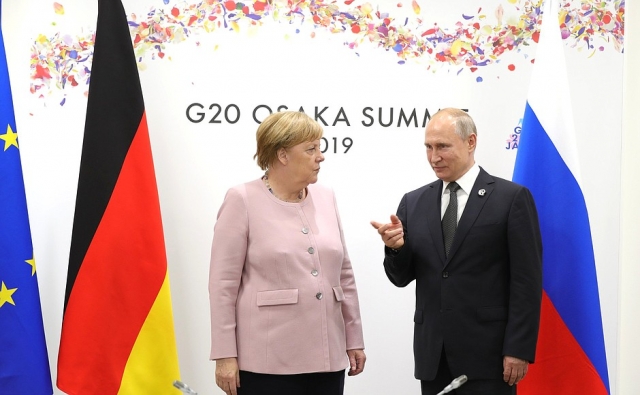 Ангела Меркель и Владимир Путин на саммите G20 в Осаке 