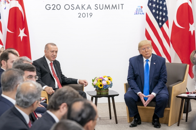 Реджеп Тайип Эрдоган и Дональд Трамп на саммите G20 в Осаке