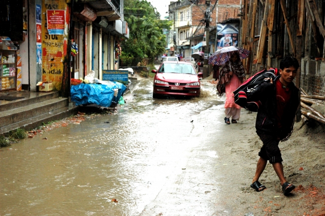 Число погибших от последствий сильных ливней в Непале возросло до 43