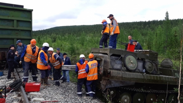 В МЧС сообщили, когда завершится ремонт места схода вагонов на Ямале