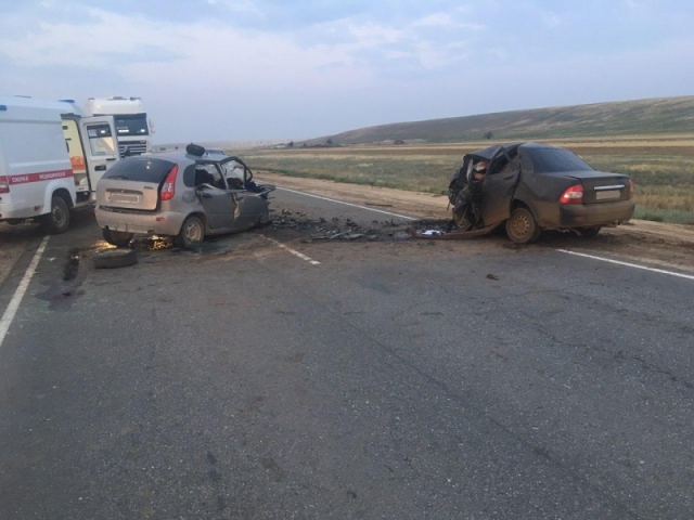 Четыре человека погибли в автоаварии в Калмыкии