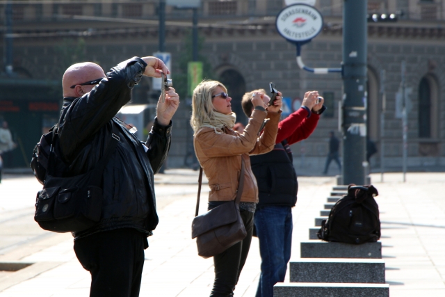 Около 50% российских туристов не пользуются услугами гидов — опрос