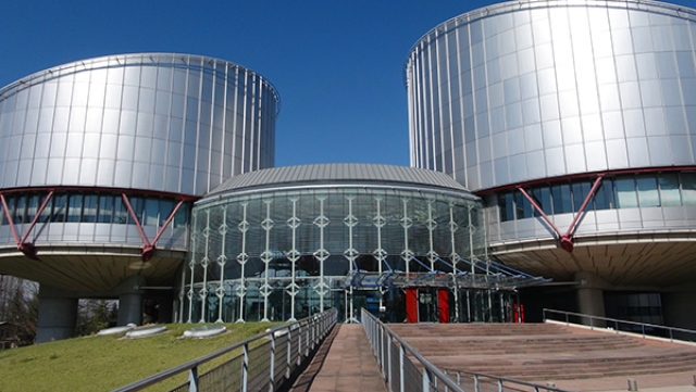 Центральный вход Европейского суда по правам человека