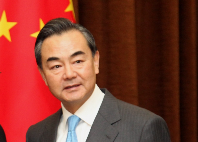 Министр иностранных дел КНР проведет переговоры с Майком Помпео в Бангкоке