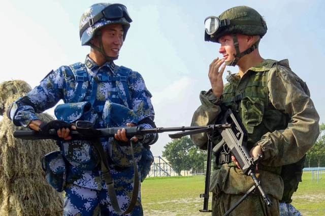 Демонстрация вооружения и военной техники ВМС Китая в рамках российско-китайского учения