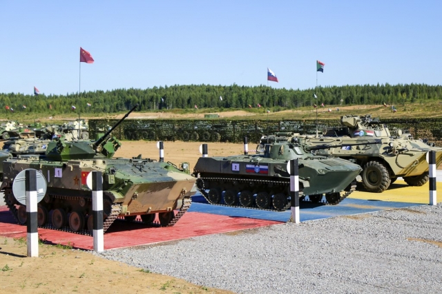 ZBD-03 БМД-2 и БТР-82А на конкурсе «Десантный взвод» в 2018 году 