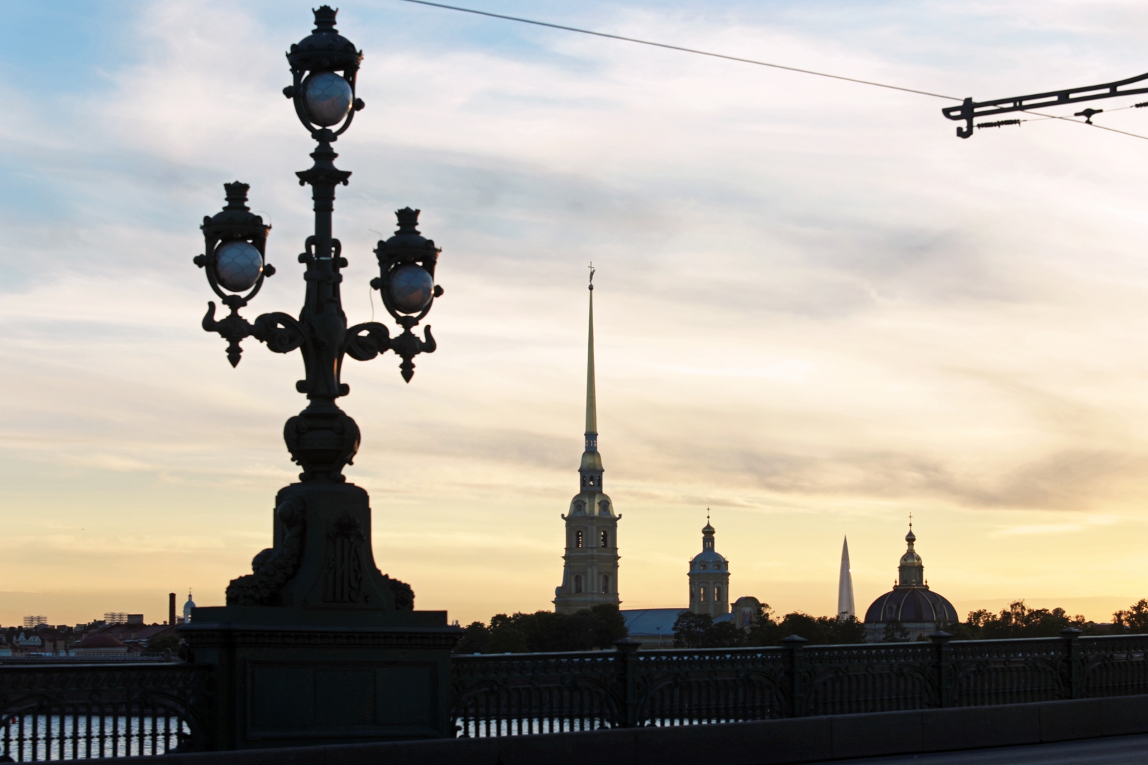 Спб установить. Митинг в Питере Петропавловская крепость. Митинг в Питере Петропавловская крепость сегодня.