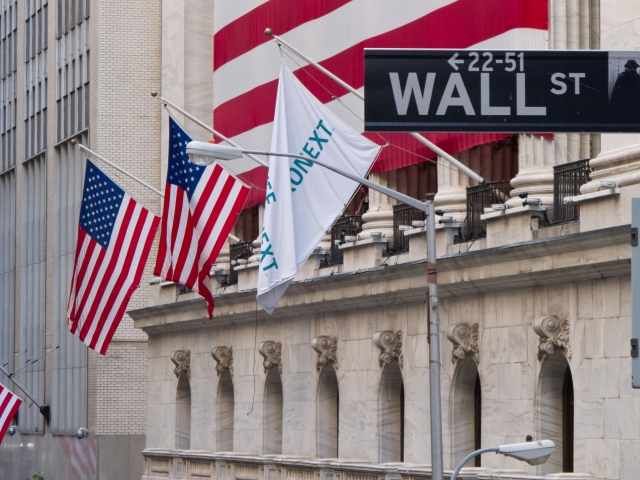 Фондовый рынок США вышел из «красной зоны» к концу торгов