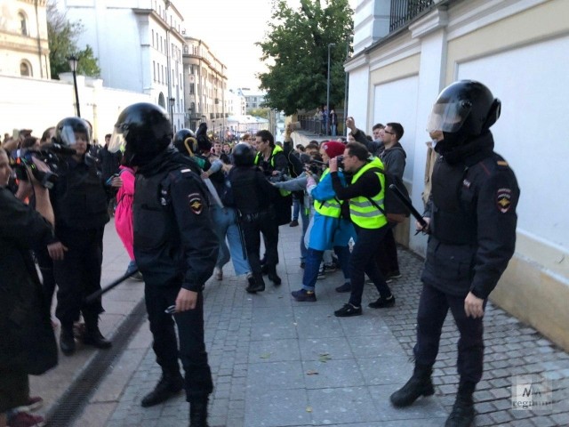 В центре Москвы участники протестов разбежались от полиции