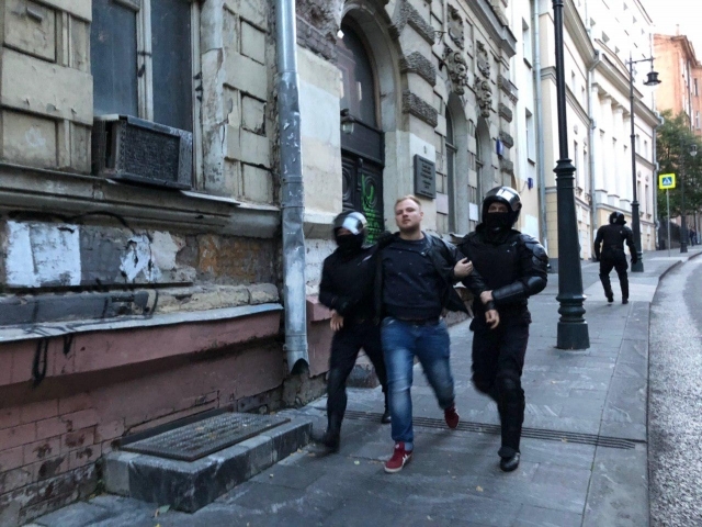 Волонтёр «Яблока» признал вину по делу о массовых беспорядках в Москве