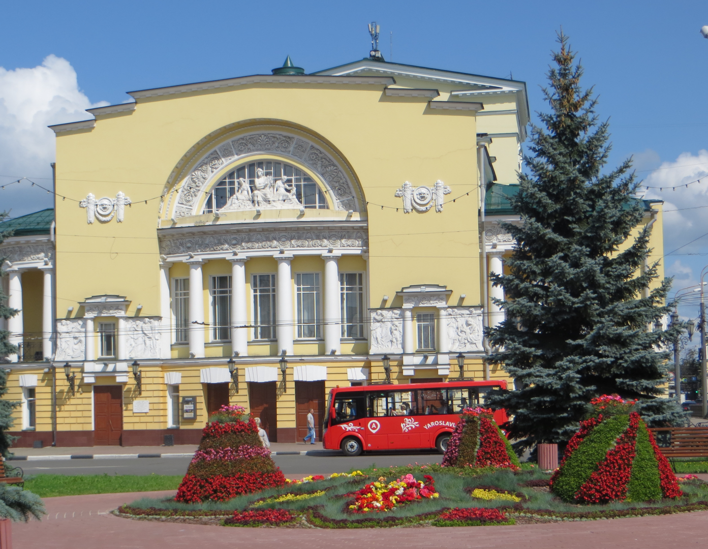 Где театр волкова. Ярославский драматический театр имени Волкова. Театр им. ф.г. Волкова в Ярославле. Театр им Федора Волкова Ярославль. Театр драмы Волкова в Ярославле.