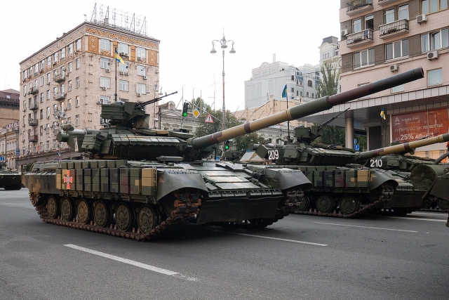 Украинским силовикам передали десять отремонтированных танков