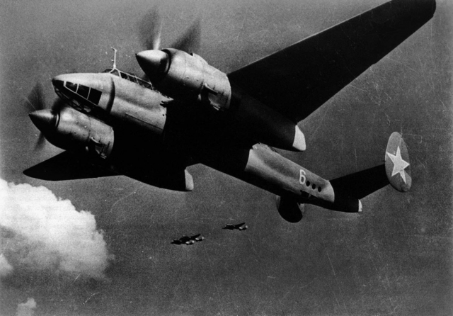 Пикирующий бомбардировщик Ту-2