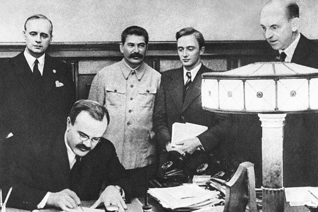 Подписание договора о ненападении между СССР и Германией. 23 августа 1939 года, Москва