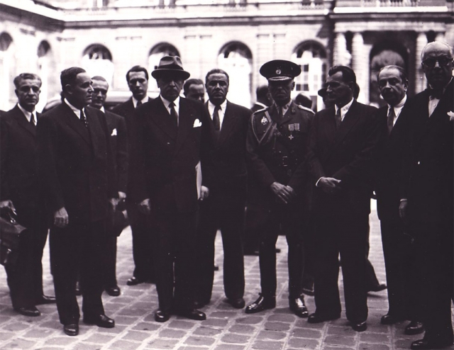 Румынская делегация на Парижской мирной конференции. 1947