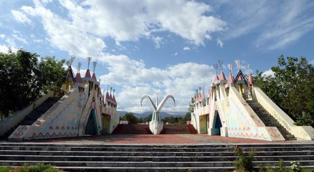 Культурно-этнографический комплекс «Манас айылы» в городе Бишкек