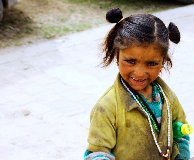 Индийские власти обещают вернуть связь и открыть школы в Кашмире