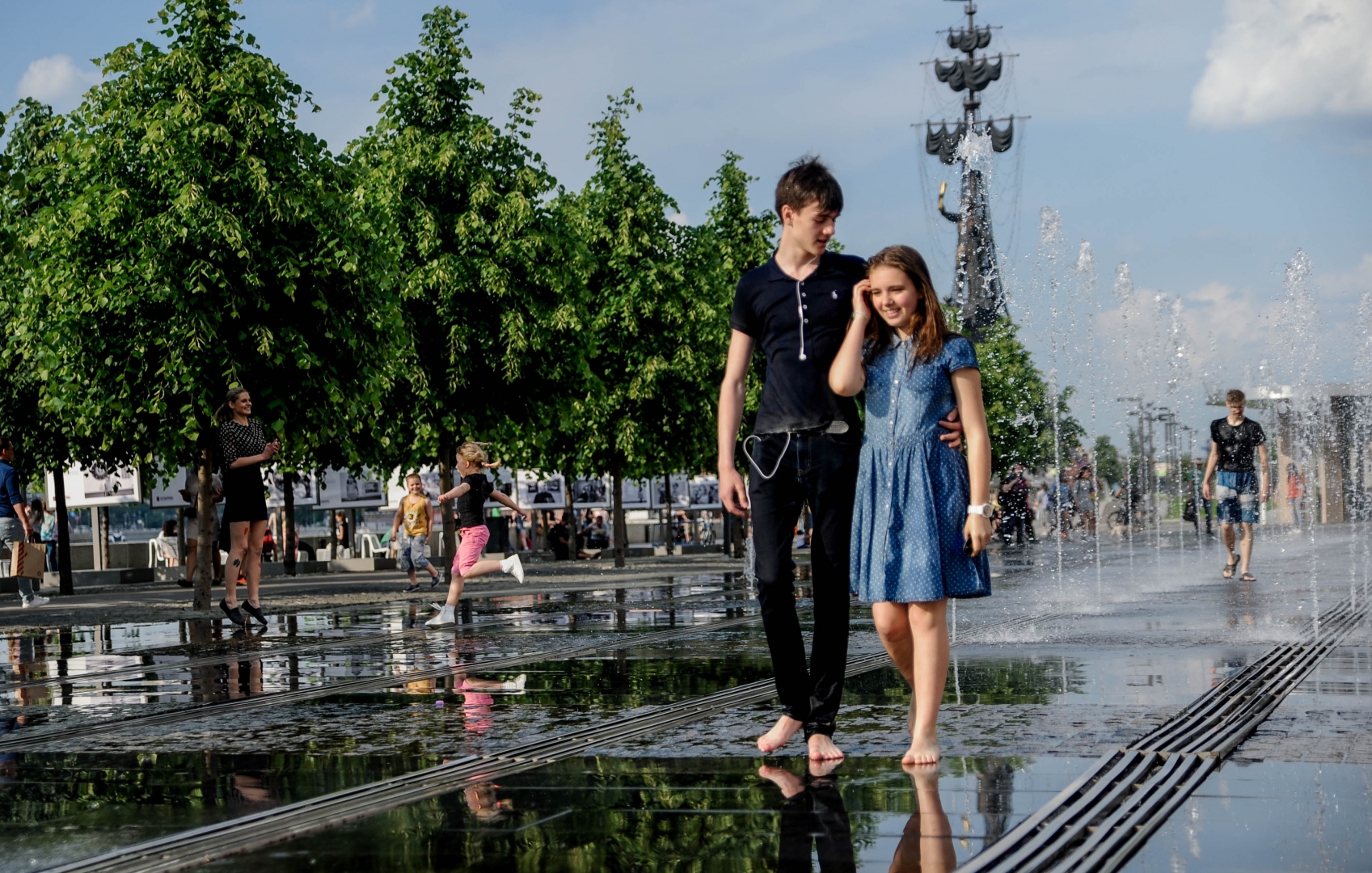 Москва будет ли тепло. Летняя москва. Жаркое лето в москве. Москва будет ли тепло. Снегопад в москве.