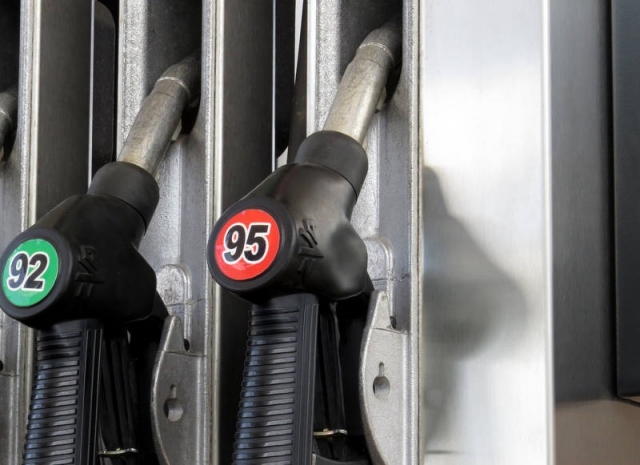 Самый доступный и дорогой: цены на бензин в России — трансляция