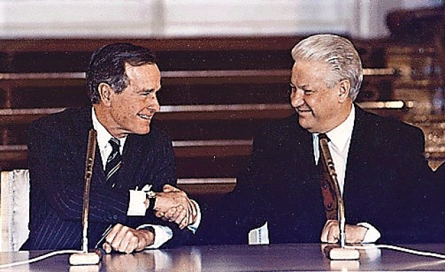 Президенты Джордж Буш и Борис Ельцин на подписании договора об «СНВ-II» в Кремле