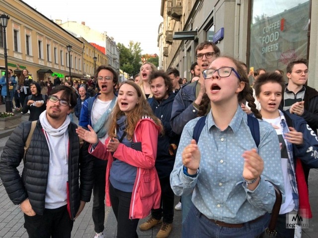 Участники протестных акций в Москве 