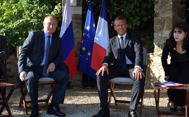 Путин и Макрон обсудили региональные конфликты, в том числе Карабах