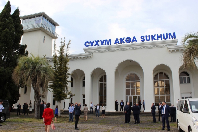 Кабмин Абхазии и российская делегация обсудили перспективы авиасообщения