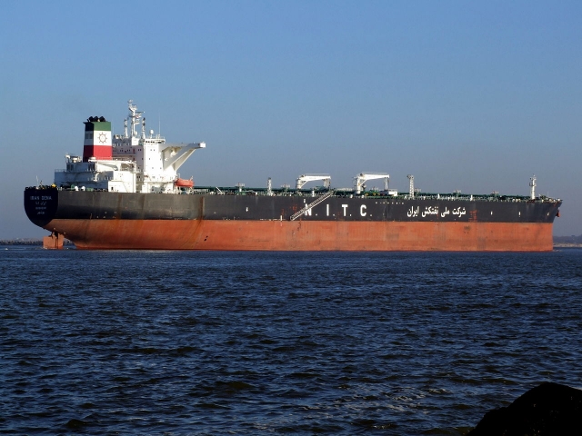 США призвали препятствовать разгрузке иранского танкера в Средиземном море