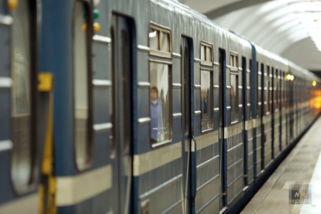 В Петербурге спасли упавшую на пути метро женщину: движение восстановлено