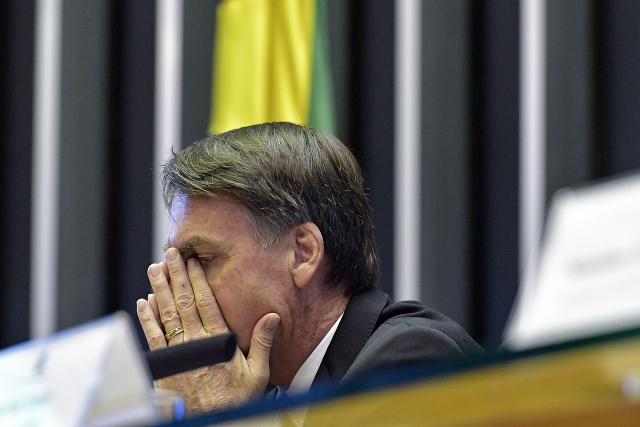 Президент Бразилии примет помощь G7, если Макрон извинится