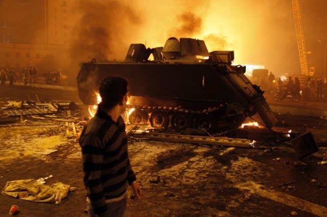 Сожженный бронетранспортёр в ходе цветной революции в Египте. 2011 год 