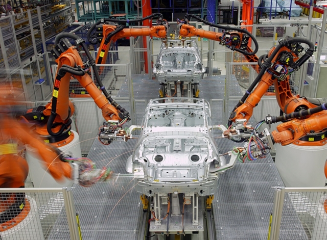 Промышленные роботы на автопроизводстве 