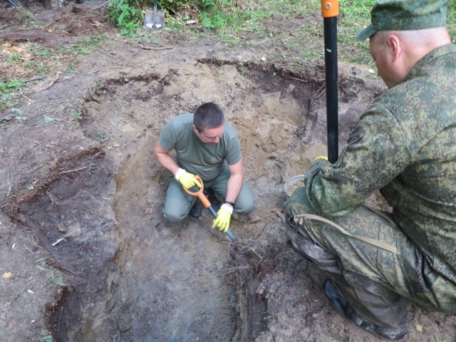 По местам сражений: Ил-2 и погибший лётчик найдены в Ленинградской области