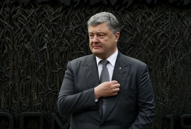 Порошенко заявил о решении Евросоюза продлить антироссийские санкции