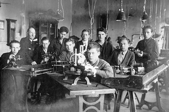 Группа учащихся фабрично-заводского обучения. 1931