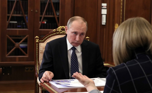 Путин позвонил Памфиловой, чтобы выразить ей поддержку, сообщили в Кремле