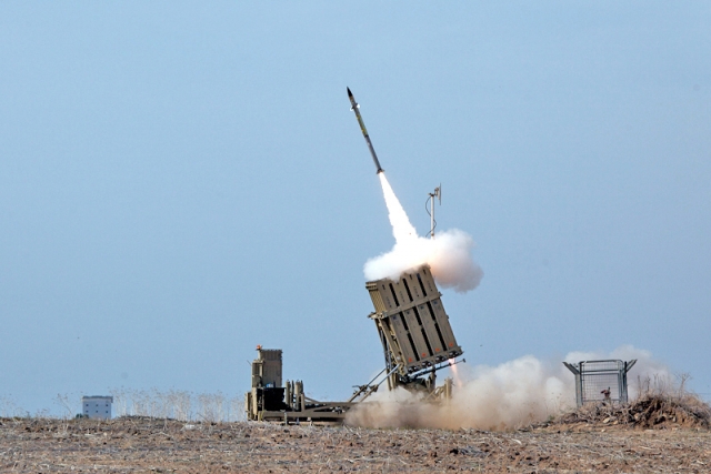 Система ПРО Израиля перехватила две ракеты, выпущенные из сектора Газа