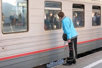 Пассажир на вокзале Дарья Драй © ИА REGNUM