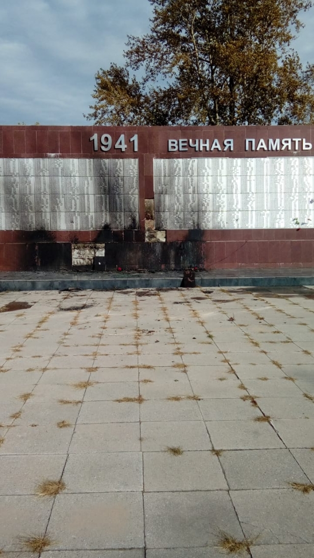 На Мемориальном комплексе в Барабинске произошёл пожар
