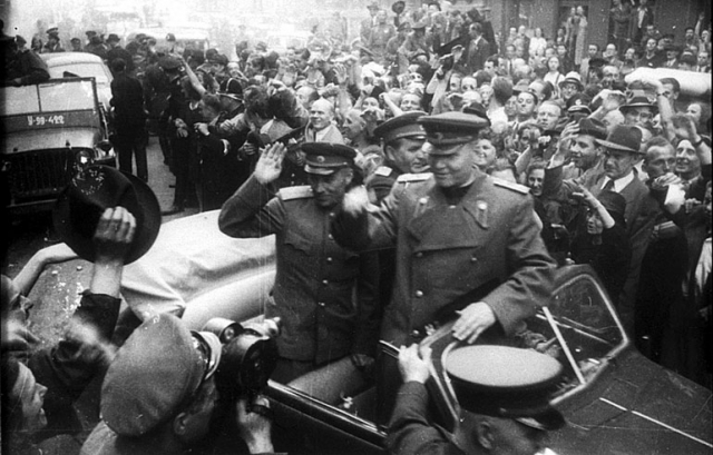 Маршал Конев в Праге. 1945