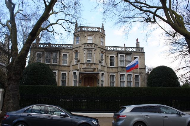 В посольстве РФ отреагировали на планы Роули подать иск в суд на Москву