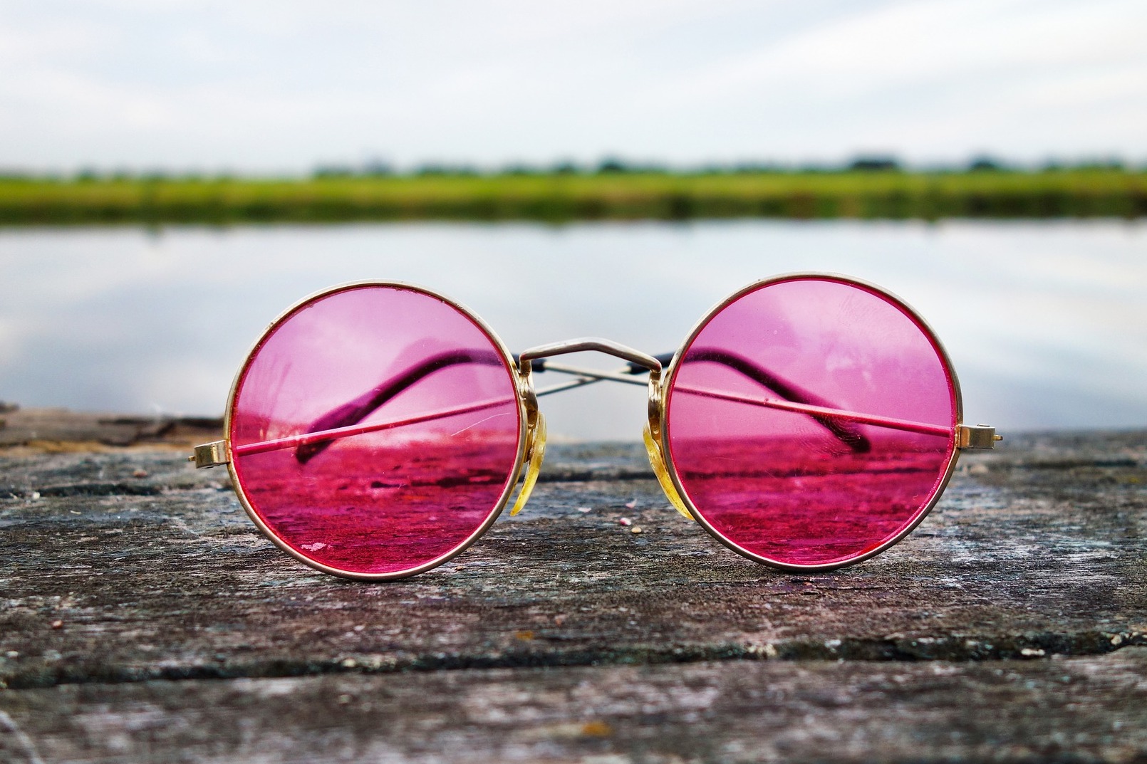 Розовые очки Джон Леннон
