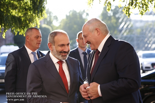 Лукашенко – Пашиняну: Покажите пальцем, что вам надо, мы готовы работать
