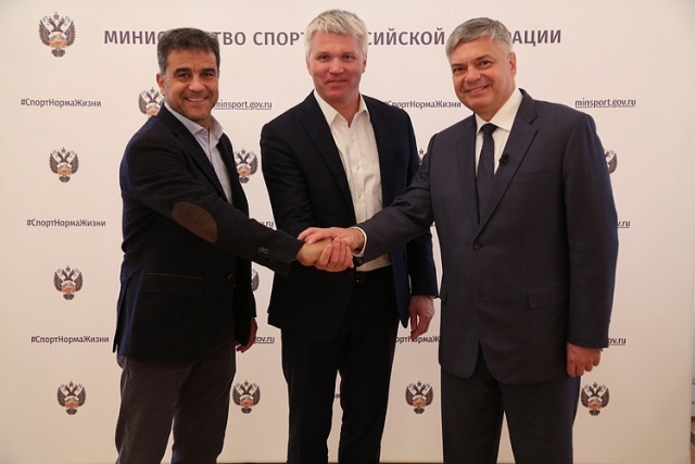 Министр спорта РФ обсудил с главой ФГР подготовку гандбольных команд